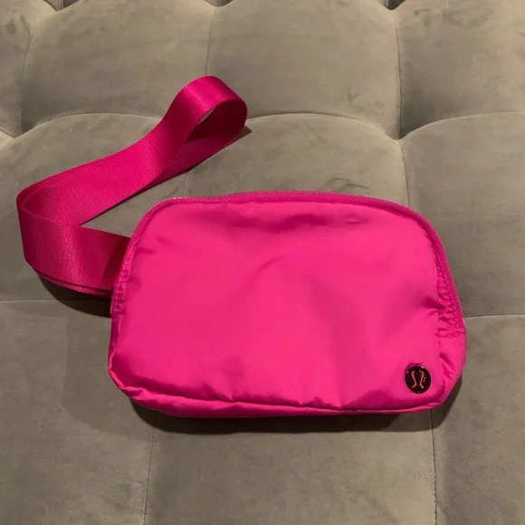 NWT Rare 🦄 Lululemon Everywhere Belt Bag Highlight Purple - Picture 1 of 14